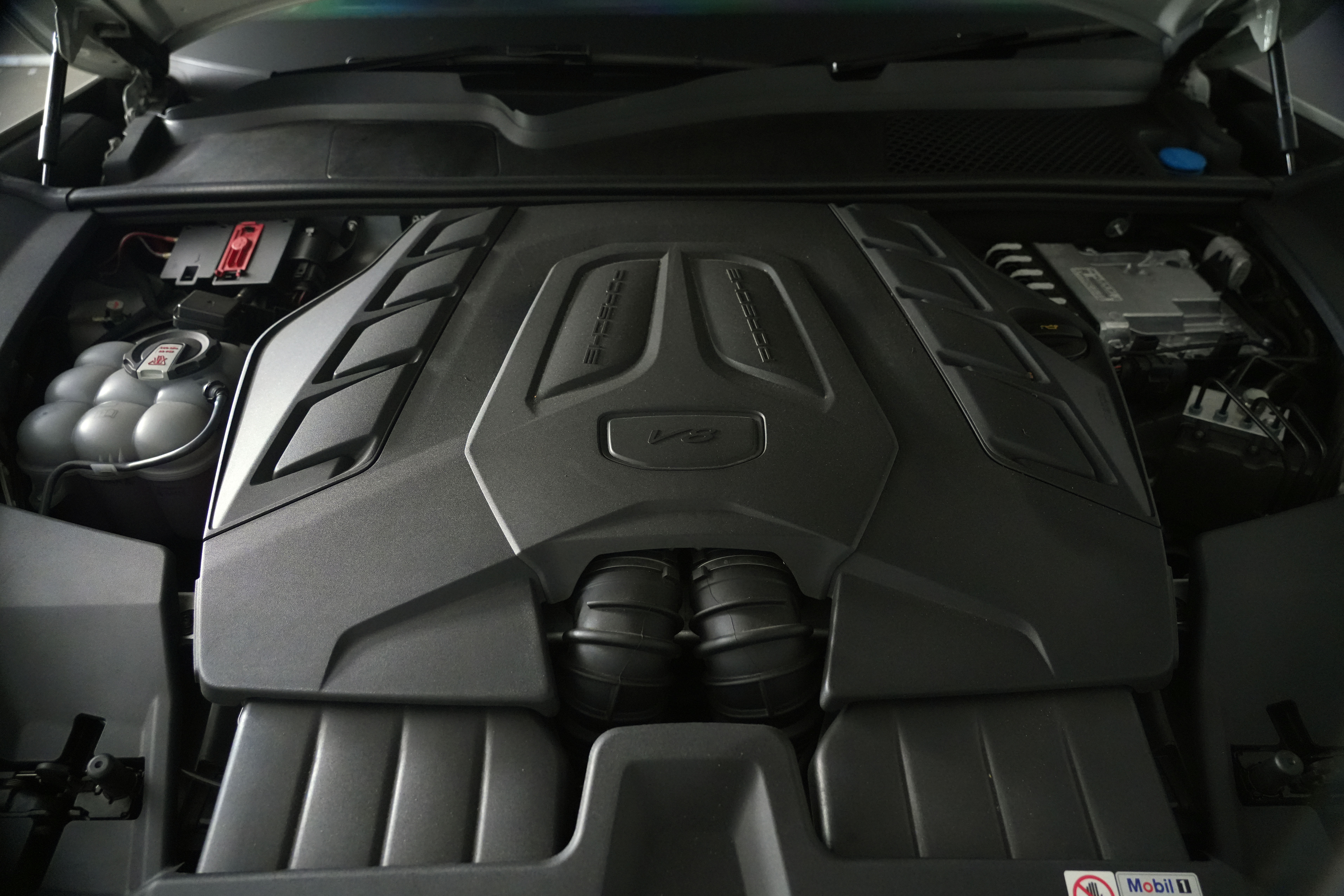 2024 Porsche Cayenne GTS Coupe Image 27