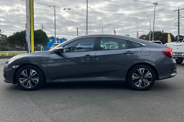 2018 Honda Civic 10th Gen VTi-L Sedan Image 9