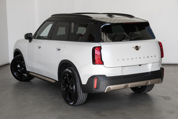 2026 MINI Countryman U25 C Favoured SUV image 2