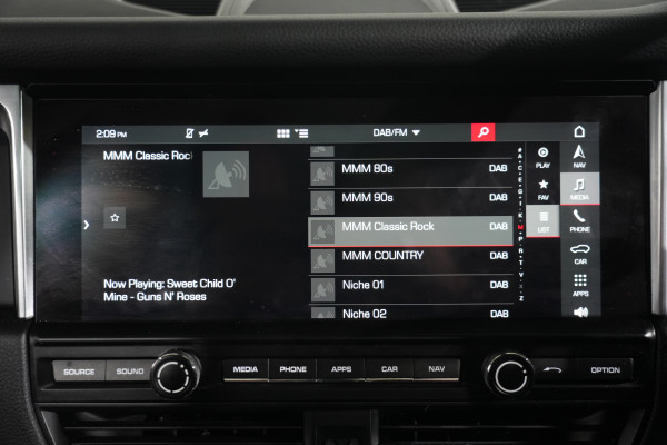 2019 Porsche Macan SUV image 22