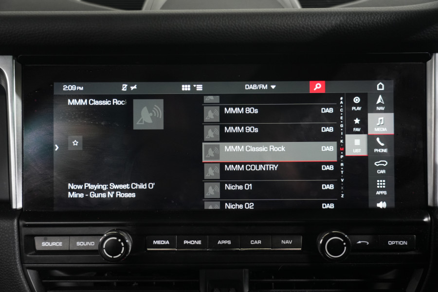 2019 Porsche Macan SUV Image 22