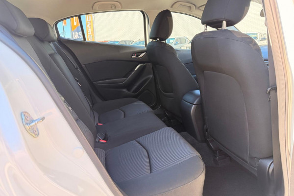 2015 Mazda 3 BM5438 SP25 Hatch Image 13