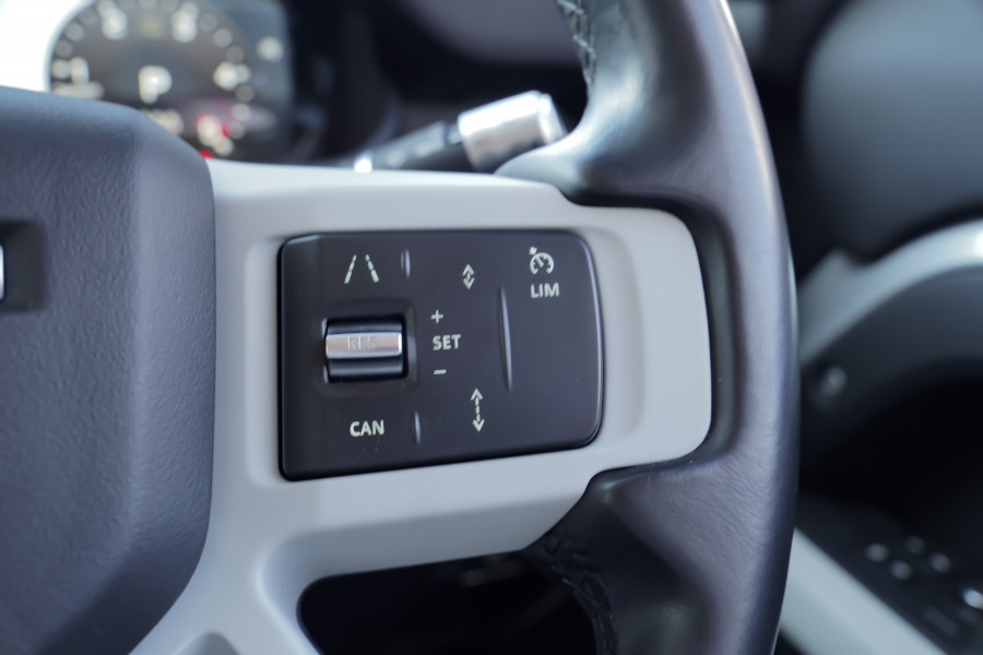 2020 Land Rover Defender L663 SE Wagon Image 19