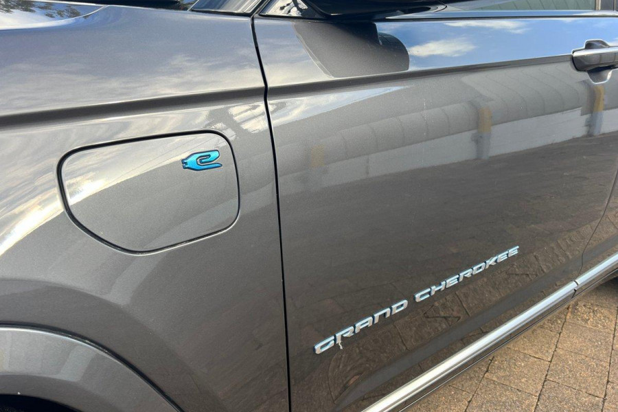 2022 MY23 Jeep Grand Cherokee WL Summit Reserve 4xe SUV Image 10