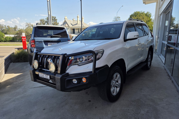 2017 Toyota LandCruiser Prado GDJ150R GXL SUV Image 3
