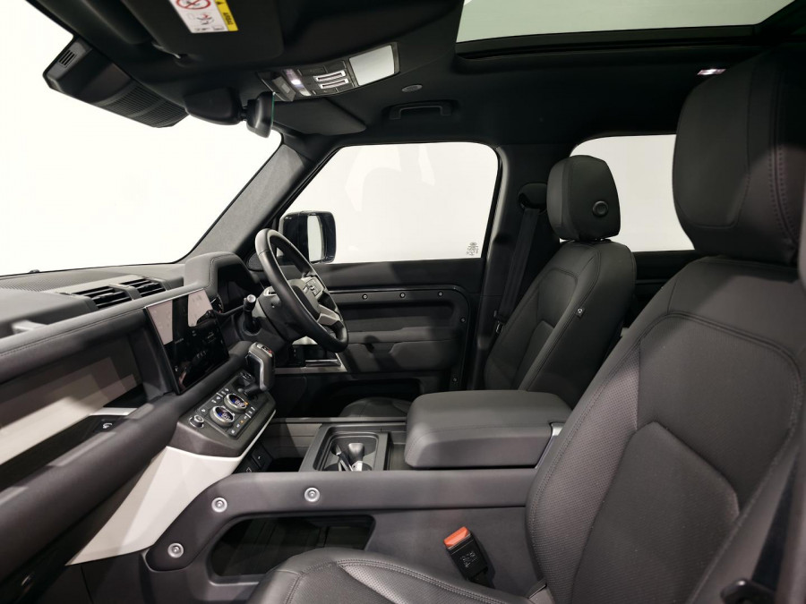 2022 MY23.5 Land Rover Defender L663 110 D300 SE SUV Image 4