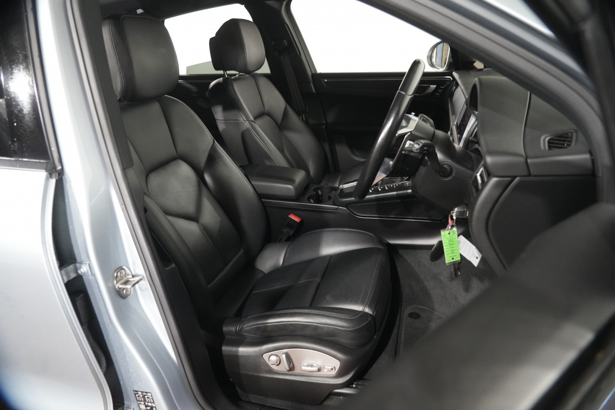 2019 Porsche Macan SUV