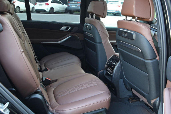 2026 BMW X7 G07 LCI xDrive40i M Sport SUV image 11