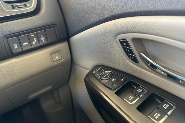 2017 MY18 Kia Carnival YP Platinum Van Image 26