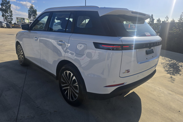 2026 Jaecoo J5  Track SUV Image 5