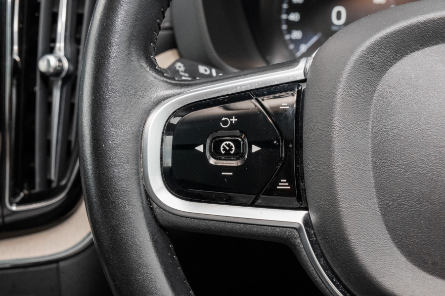 2020 Volvo XC60 UZ T5 SUV Image 11