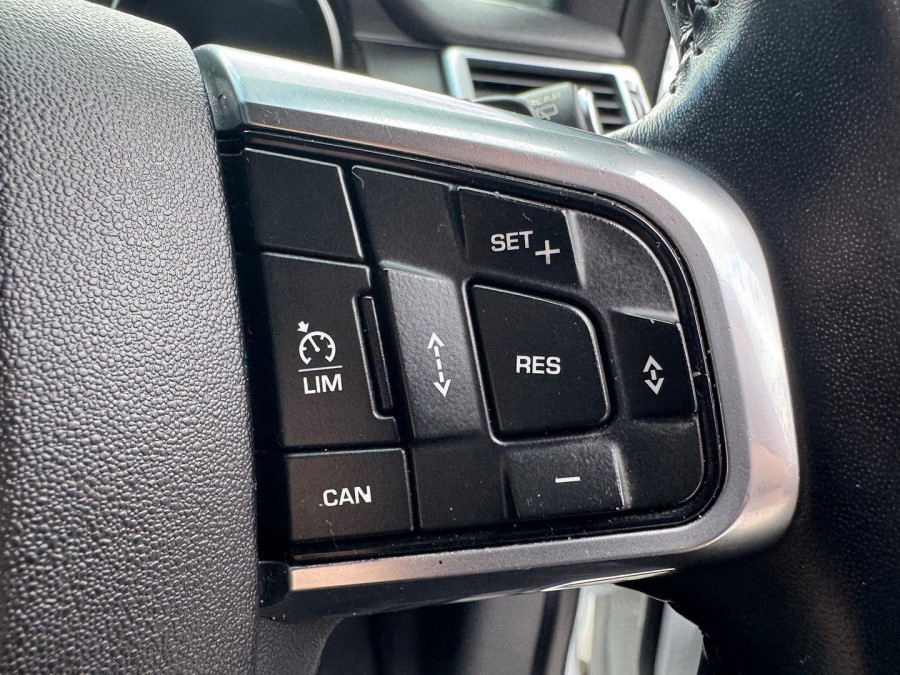 2018 Land Rover Discovery Sport L550 HSE Luxury SUV Image 28
