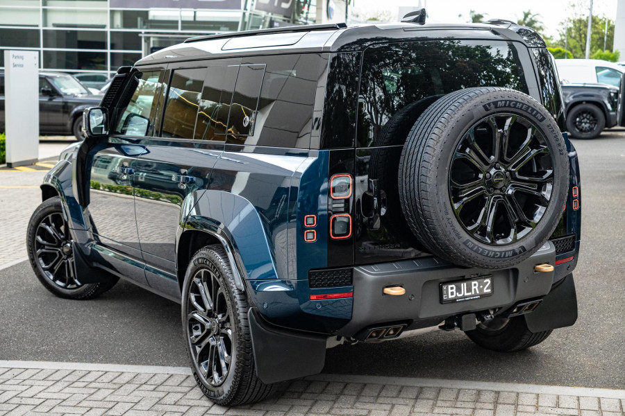 2026 Land Rover Defender L663 110 P635 OCTA SUV