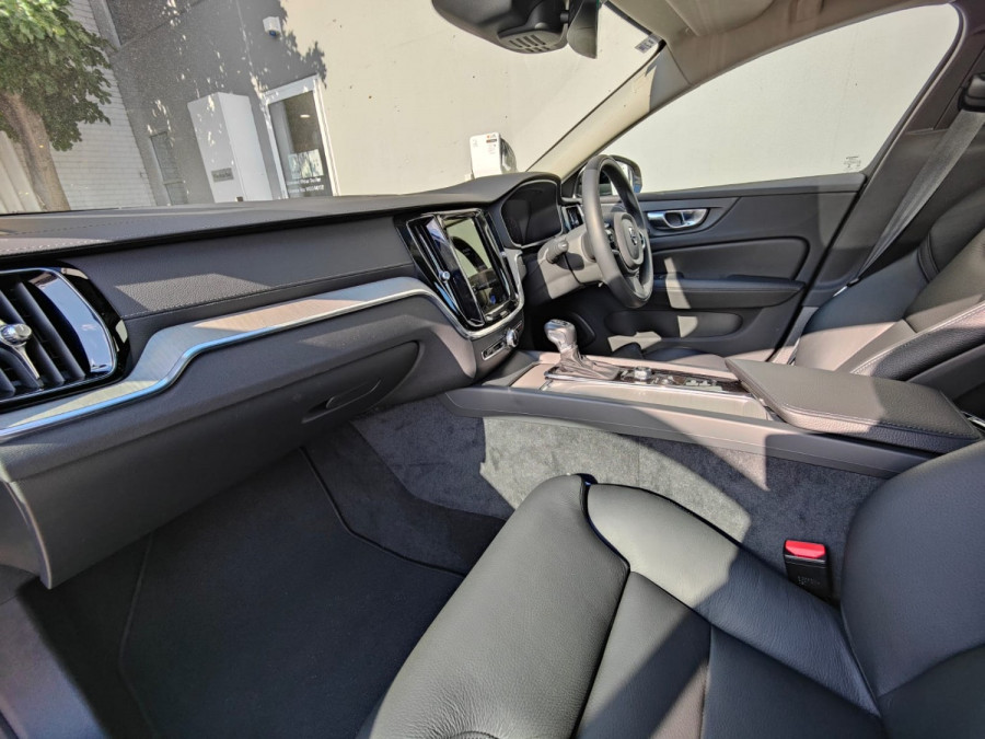 2021 Volvo S60 Z Series T5 Inscription Sedan Image 11