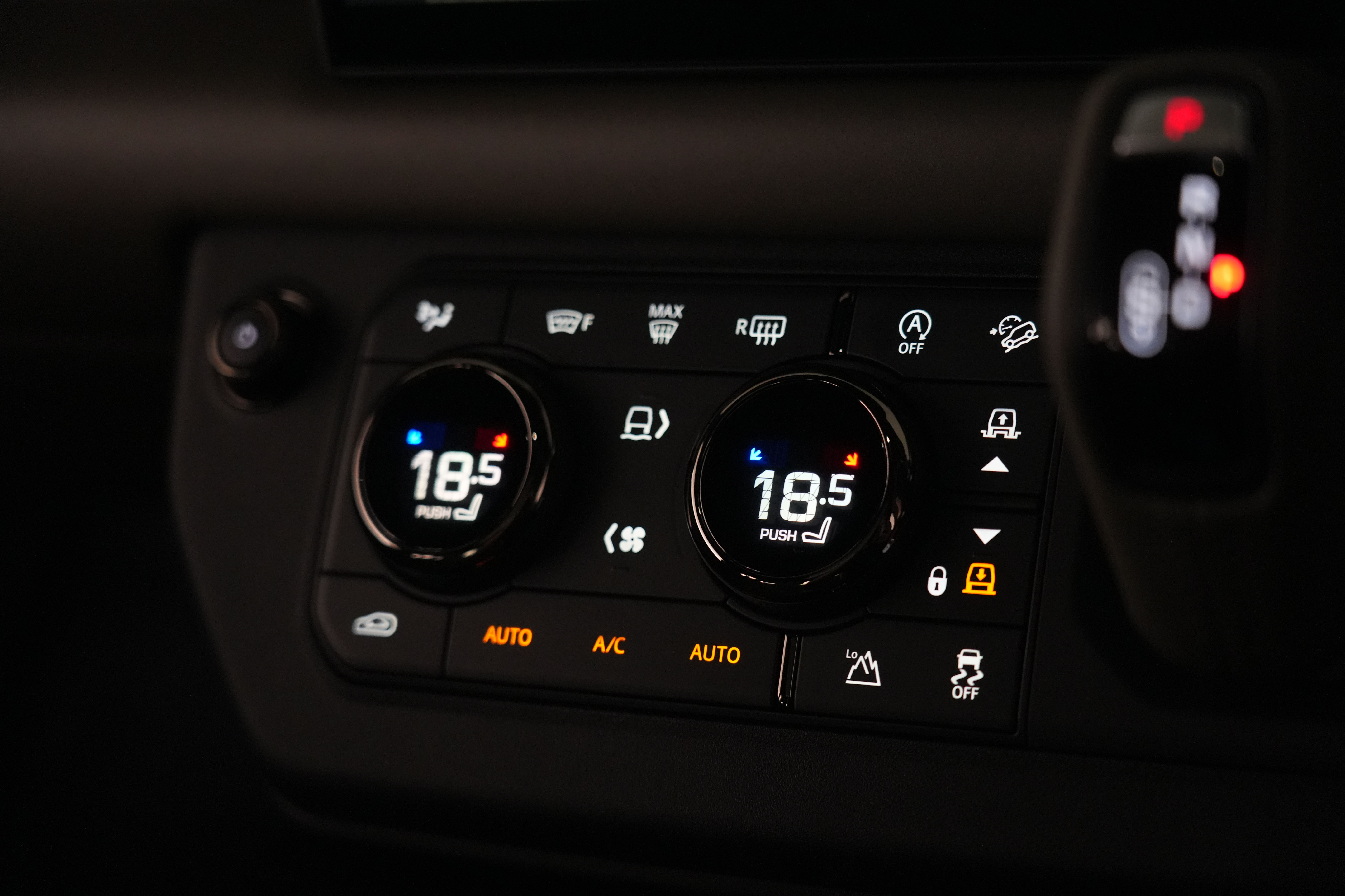 2025 Land Rover Defender L663 110 P635 OCTA SUV Image 49