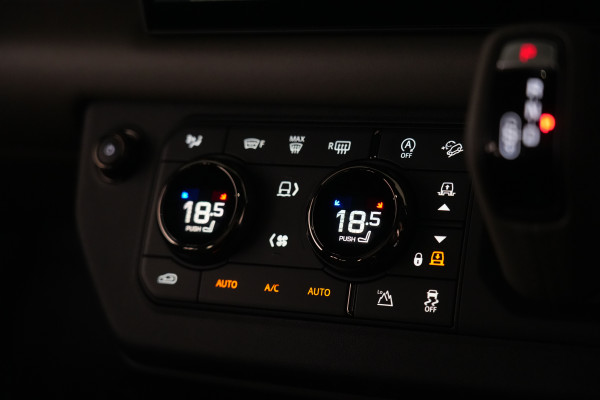 2025 Land Rover Defender L663 110 P635 OCTA SUV Image 49