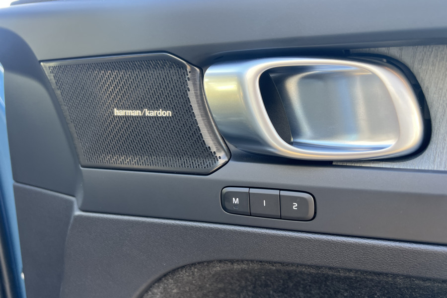 2024 MY25 Volvo XC40 XZ Ultra B4 Bright SUV Image 12