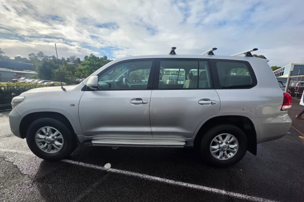 2011 MY10 Toyota LandCruiser VDJ200R GXL SUV Image 6
