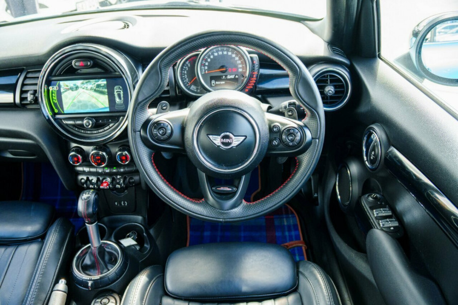 2016 MINI Cooper F55 Cooper S Hatch Image 10