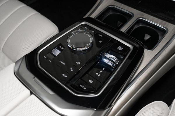 2024 BMW 7 Series G70 740i M Sport Sedan image 13