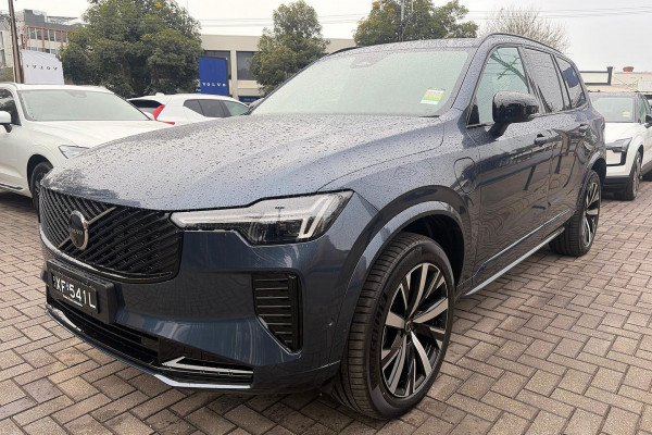 2025 MY26 Volvo XC90 L Series Plus T8 Plug-in Hybrid Dark SUV Image 4