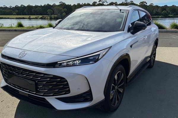 2025 MG HS AS33P Super Hybrid Essence SUV Image 2