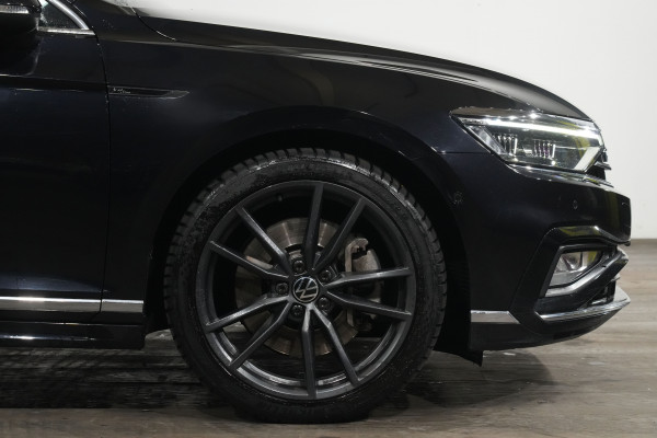 2023 Volkswagen Passat 206TSI R-Line SUV Image 5
