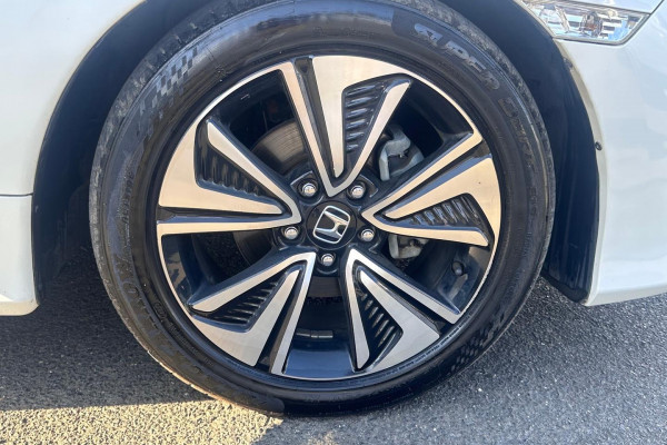 2016 Honda Civic 10th Gen VTi-L Sedan Image 13
