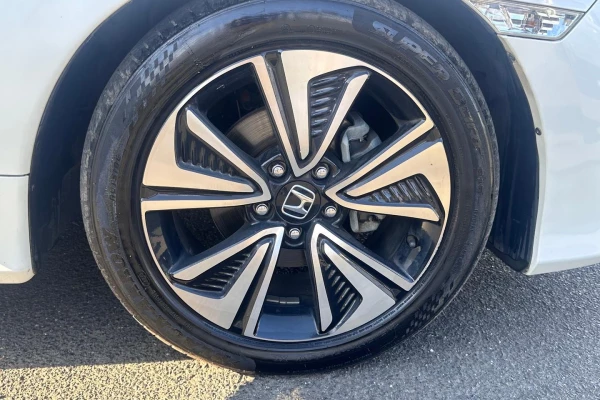 2016 Honda Civic 10th Gen VTi-L Sedan Image 13