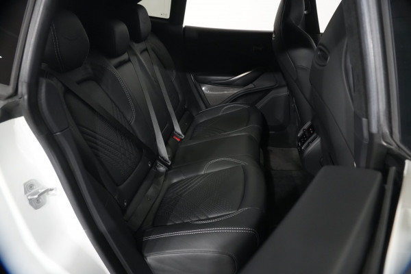 2022 Aston Martin DBX SUV Image 26