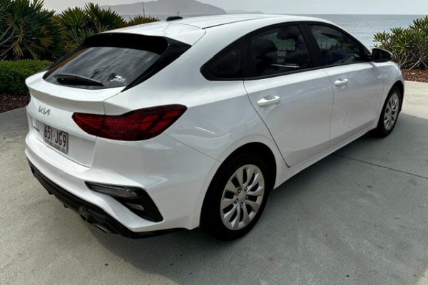 2023 MY24 Kia Cerato BD S Hatch Image 3