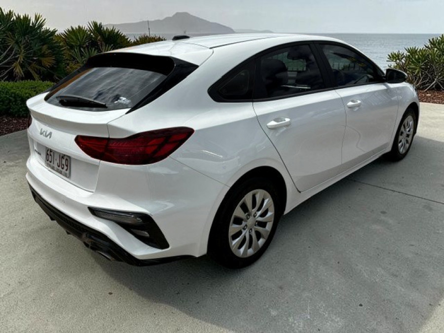 2023 MY24 Kia Cerato BD S Hatch Image 3