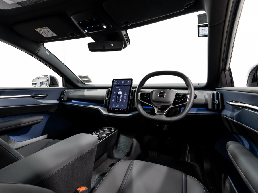 2026 Volvo EX30 Cross Country  Ultra Twin Motor Performance SUV Image 12