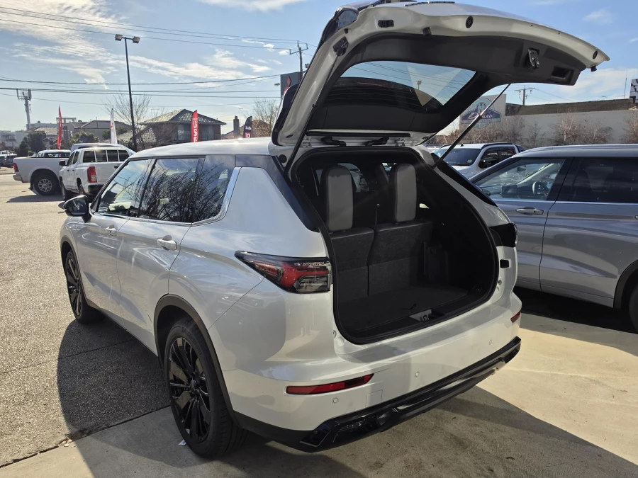 2026 Mitsubishi Outlander ZM Black Edition SUV Image 12
