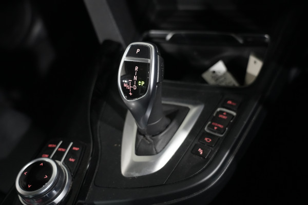 2018 BMW 3 Series 20d Sport Line Sedan image 18