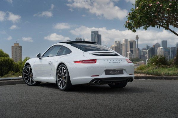 2015 Porsche 911 Carrera S Coupe Image 2