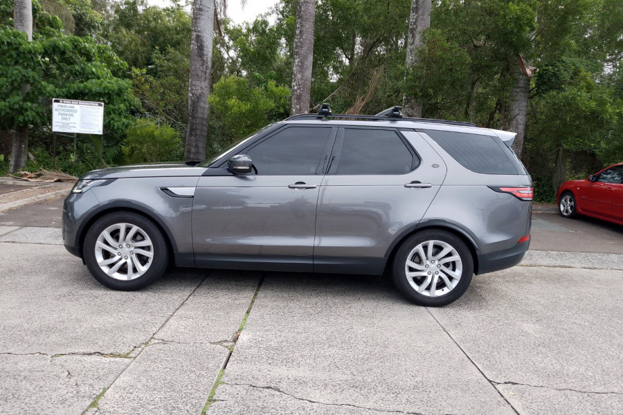 2017 Land Rover Discovery Series 5 HSE SUV Image 10