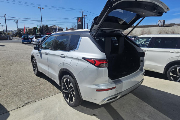 2024 Mitsubishi Outlander ZM PHEV Exceed Tourer SUV Image 6