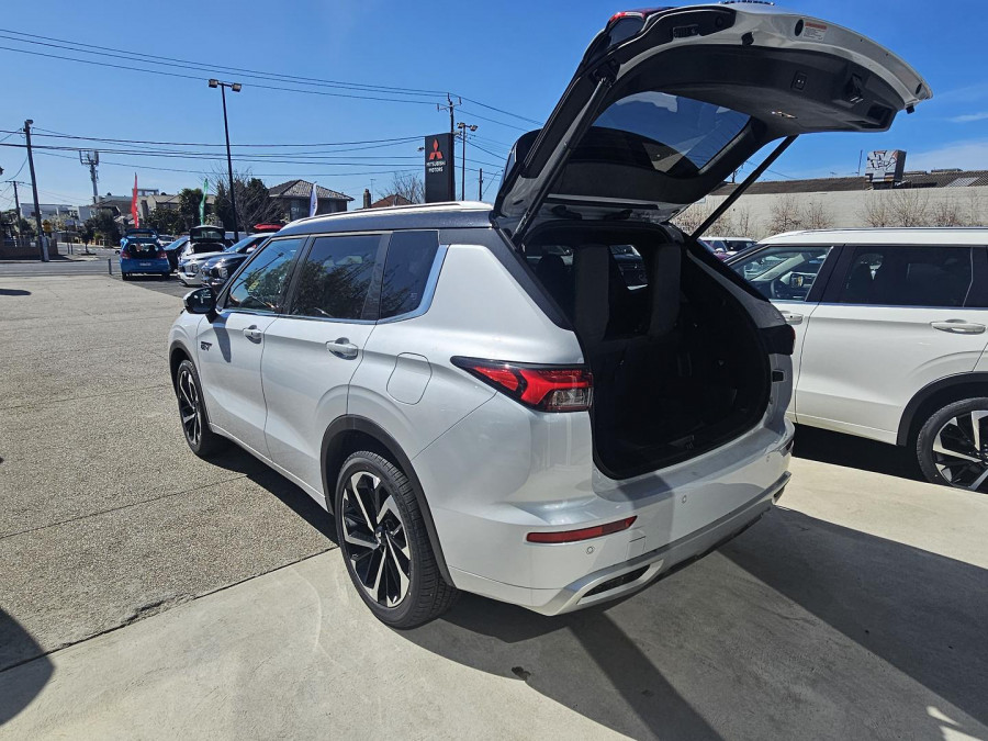 2024 Mitsubishi Outlander ZM PHEV Exceed Tourer SUV Image 6