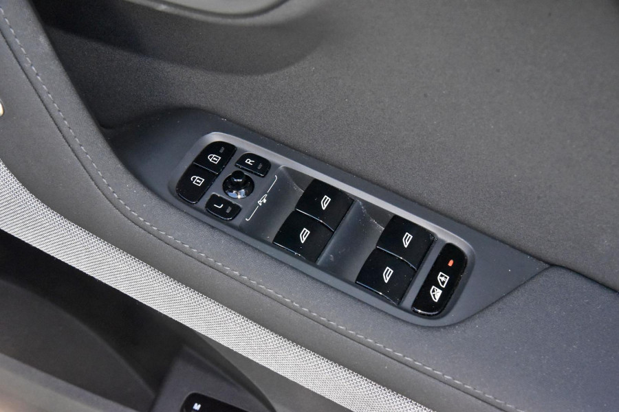 2021 MY22 Polestar 2 534 Long range Dual motor Hatch Image 9