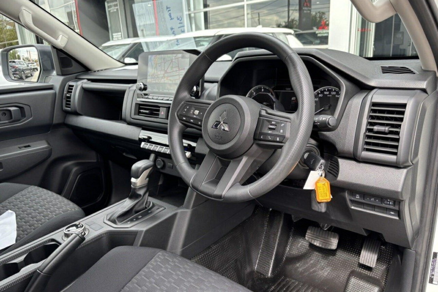 2025 Mitsubishi Triton MV  GLX Cab Chassis Image 16