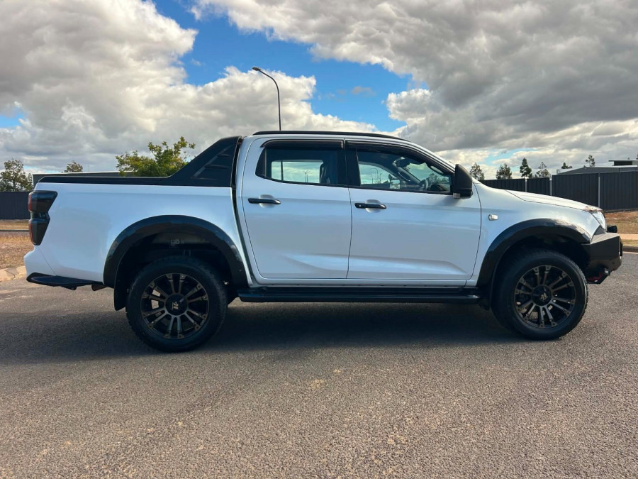 2023 Isuzu D-MAX RG X-TERRAIN Ute Image 2