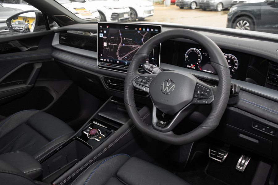 2026 Volkswagen Tayron R4 200TSI eHybrid R-Line SUV Image 6
