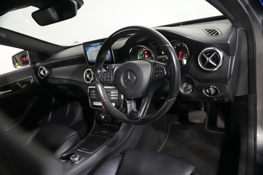 2018 Mercedes-Benz GLA-Class 180 SUV Image 11