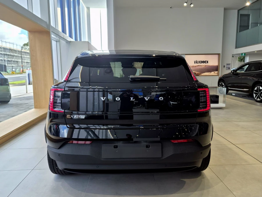 2026 Volvo EX30  Single Motor Extended Range Ultra SUV Image 6