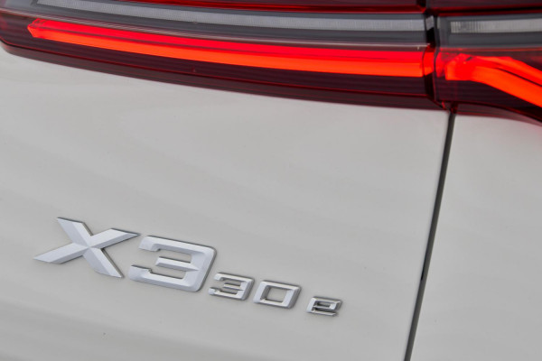 2025 BMW X3 G45 30e xDrive SUV image 30
