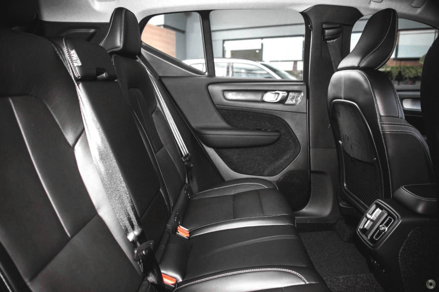 2024 MY25 Volvo XC40 XZ Ultra B4 Dark SUV Image 9
