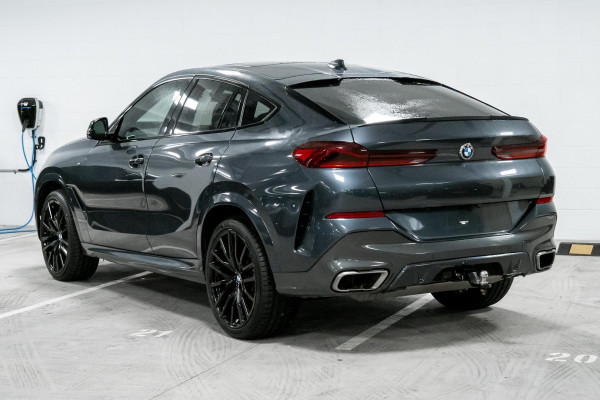 2021 BMW X6 G06 M50i SUV image 2