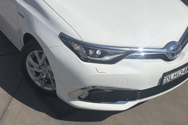 2017 Toyota Corolla ZWE186R Hybrid Hatch Image 3
