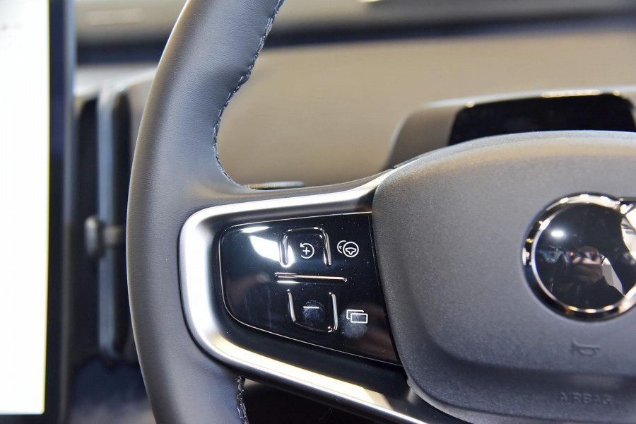 2025 Volvo EX30  Twin Motor Performance Ultra SUV Image 10
